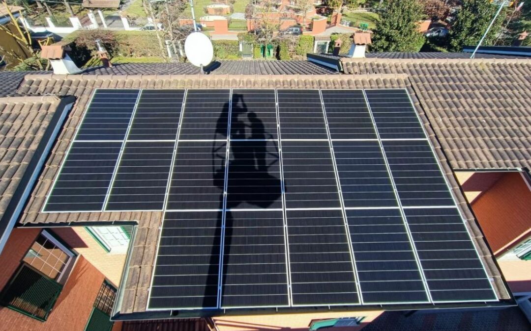 Come avviene l’installazione dei pannelli fotovoltaici sul tetto di casa