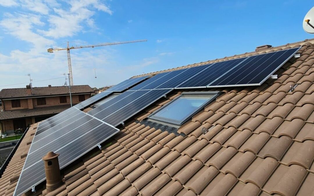 Come si Smaltiscono i Moduli Fotovoltaici? Guida Completa alla Corretta Eliminazione